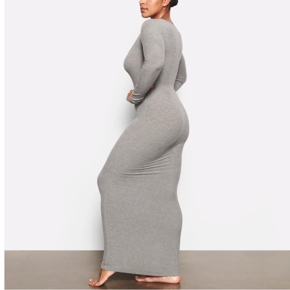 SKIMS SOFT LOUNGE LONG SLEEVE DRESS HEATHER GREY - Picture 8 of 11